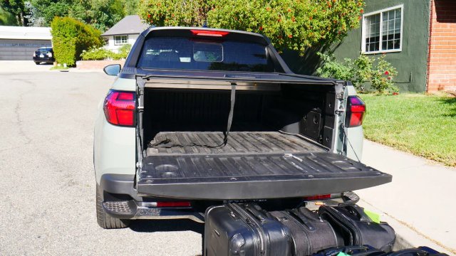 Тест багажа Hyundai Santa Cruz: сколько поместится в кровать?