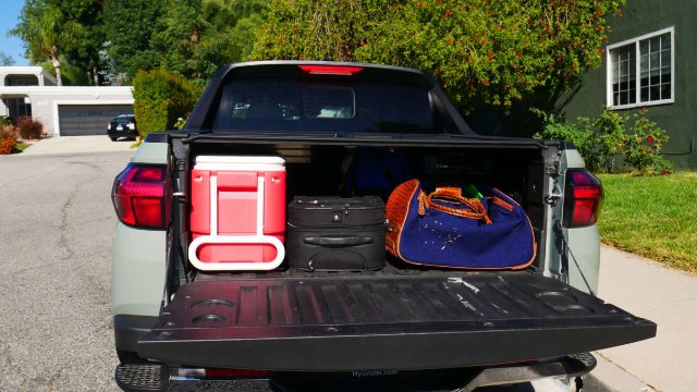 Тест багажа Hyundai Santa Cruz: сколько поместится в кровать?