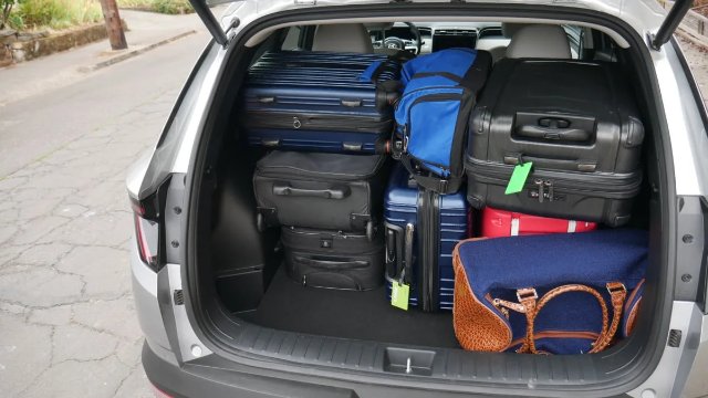 Тест багажа Hyundai Santa Cruz: сколько поместится в кровать?