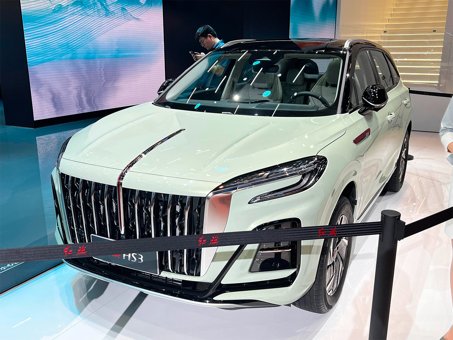 Автомобили Hongqi HS3: Новый стандарт роскоши и инноваций
